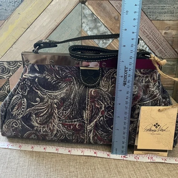 Elegant Paisley Handbag - Picture 5 of 10